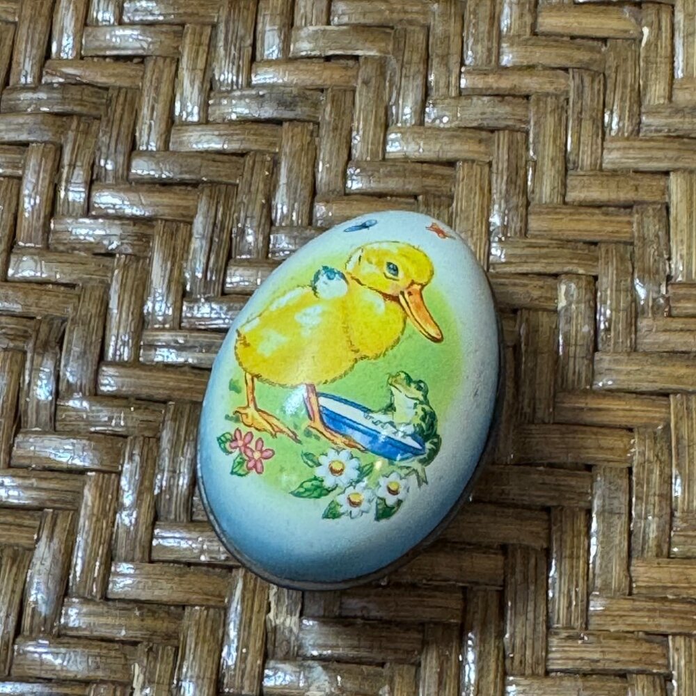 Vintage Easter Egg Decorative Collectible Candy Container 1/2 Oz